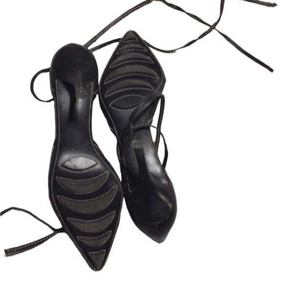 Nine West size 10 black pointed toe pumps with ties at ankle rubber no slip heel - Picture 4 of 5